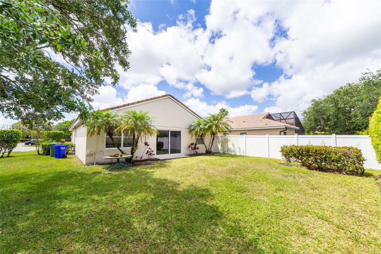 11811 SW 8th St, Pembroke Pines, FL 33025 Photo