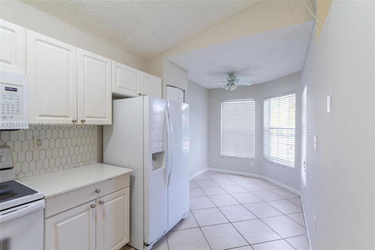 11811 SW 8th St, Pembroke Pines, FL 33025 Photo
