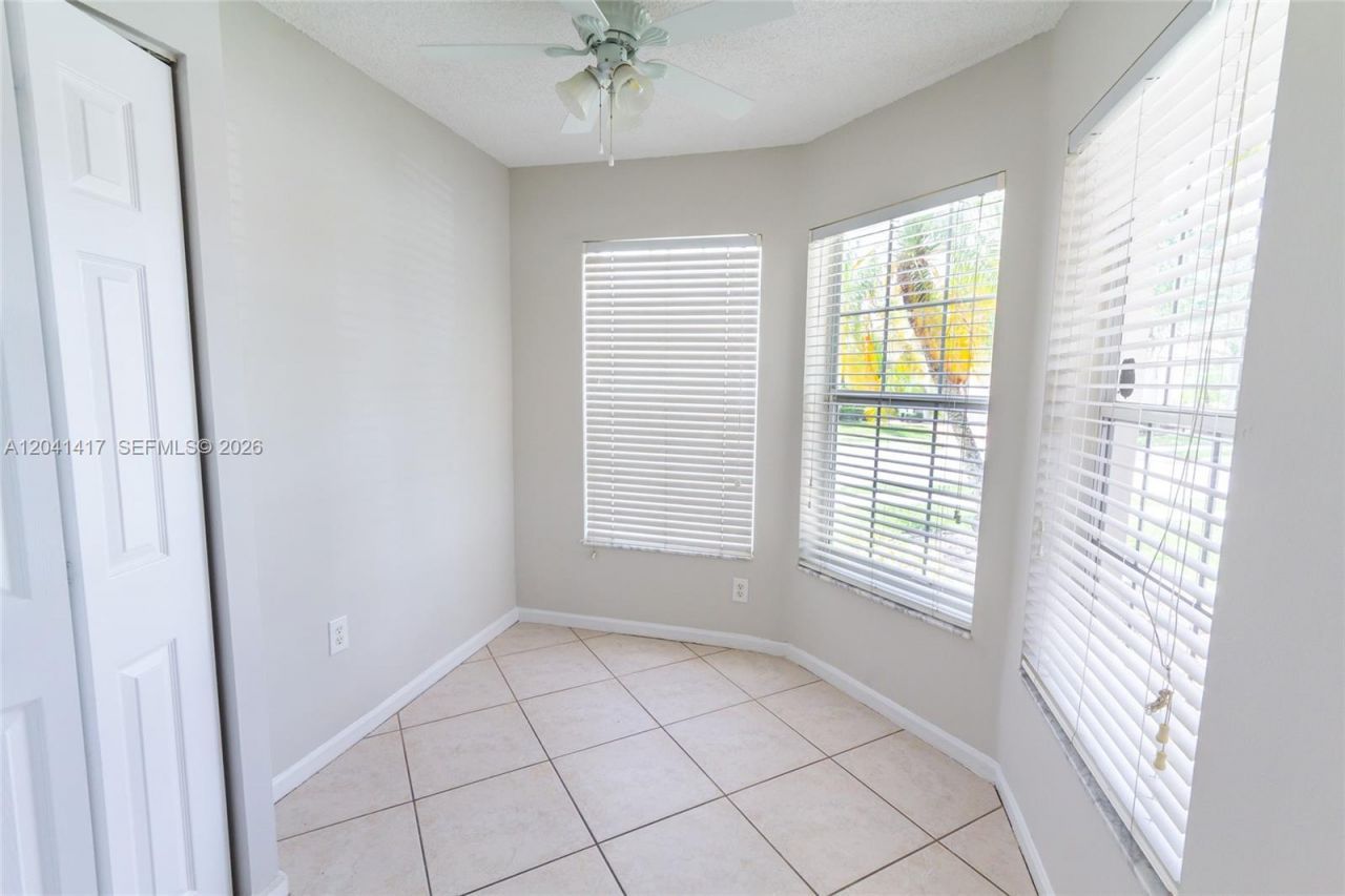 11811 SW 8th St, Pembroke Pines, FL 33025 Photo