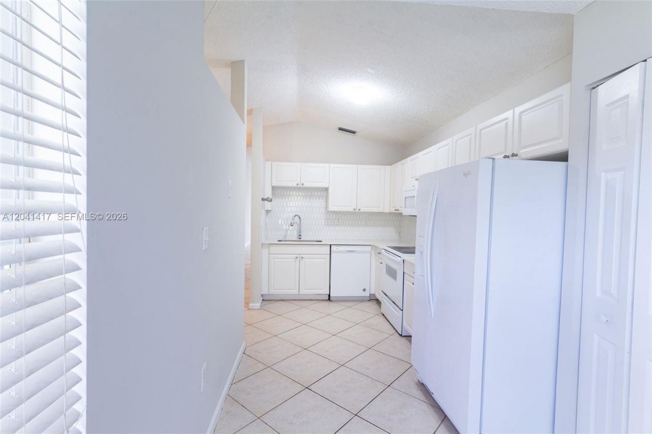 11811 SW 8th St, Pembroke Pines, FL 33025 Photo