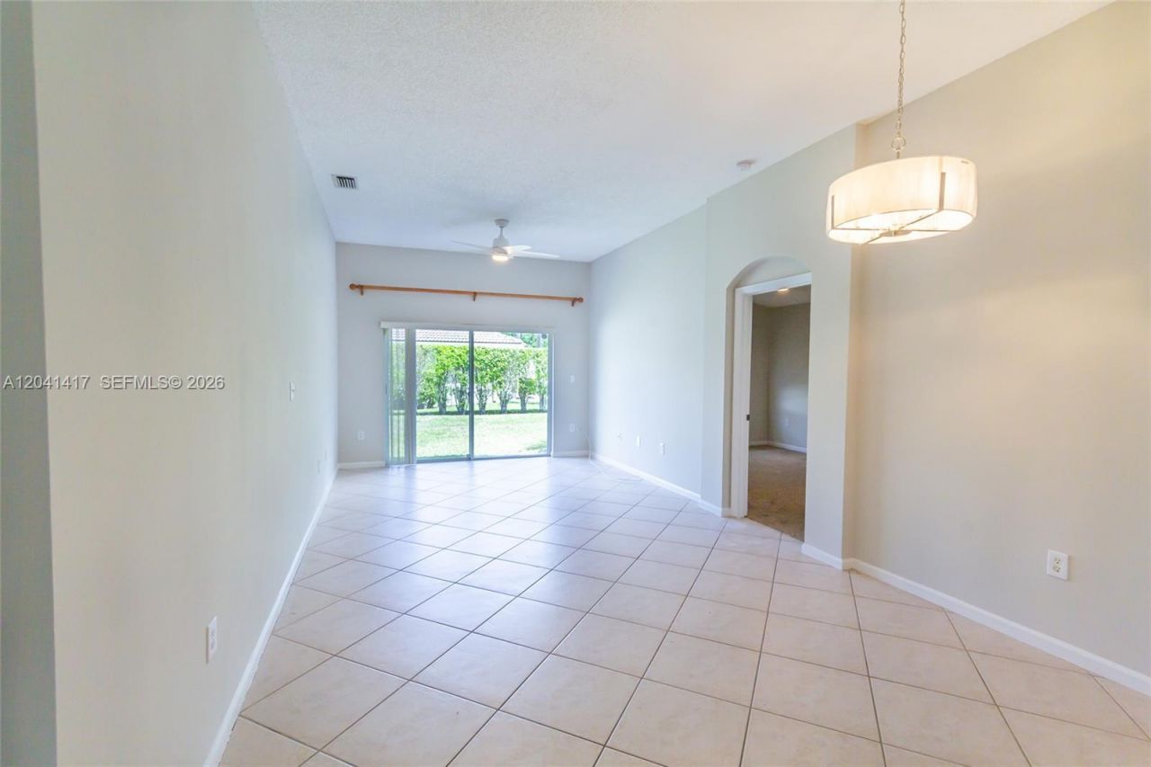 11811 SW 8th St, Pembroke Pines, FL 33025 Photo