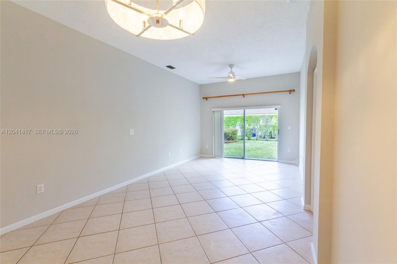 11811 SW 8th St, Pembroke Pines, FL 33025 Photo