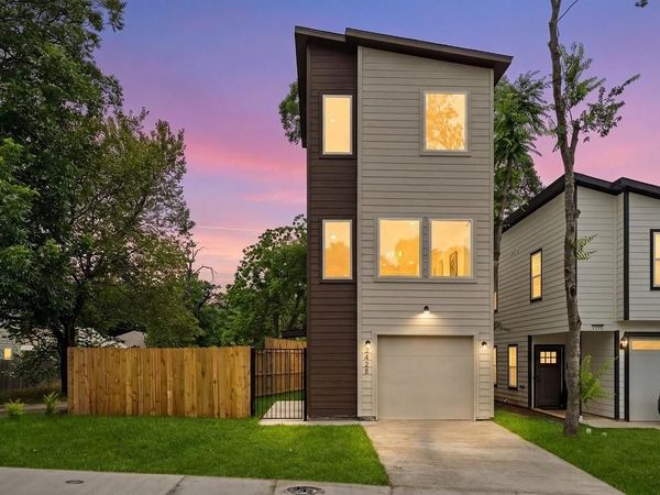 2428 Saint Clair Drive , Dallas, TX 75215