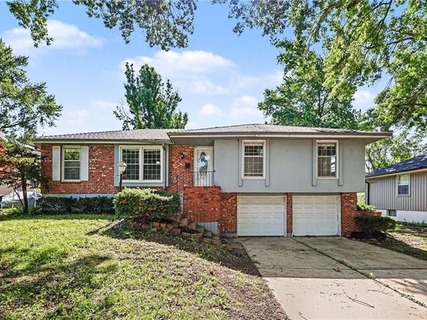 11047 Spring Valley Road, Kansas City, MO 64134
