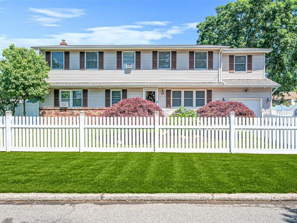 201 Oakland Avenue, Deer Park, NY 11729