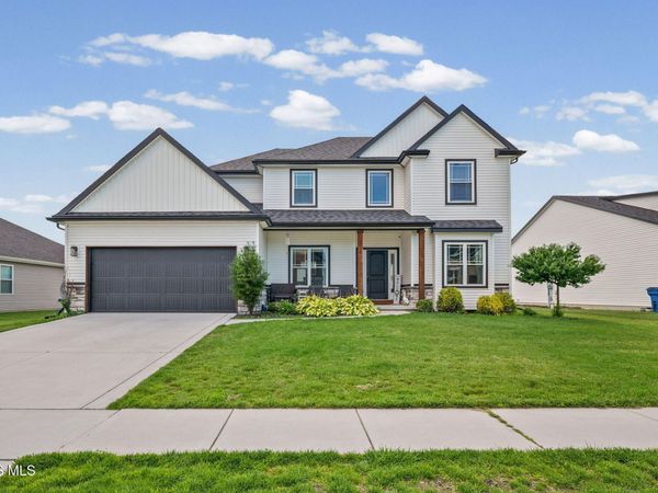 176 Avilyn Lane, Oregon, OH 43616