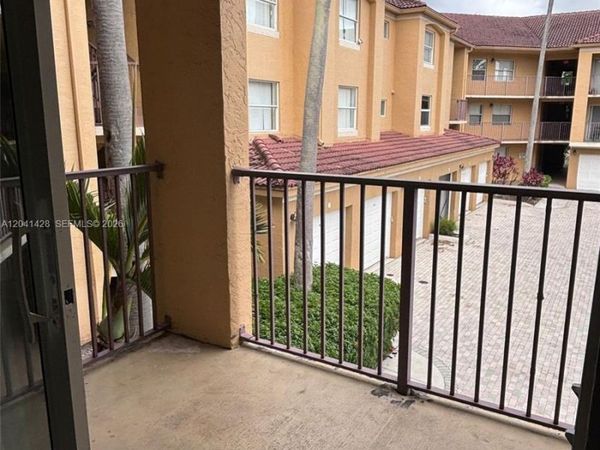 761 N Pine Island Rd , Unit 203, Plantation, FL 33324