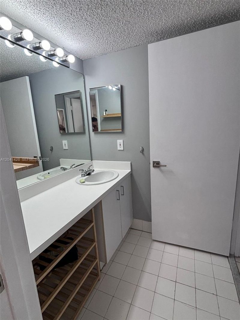 761 N Pine Island Rd, Unit 203, Plantation, FL 33324 Photo