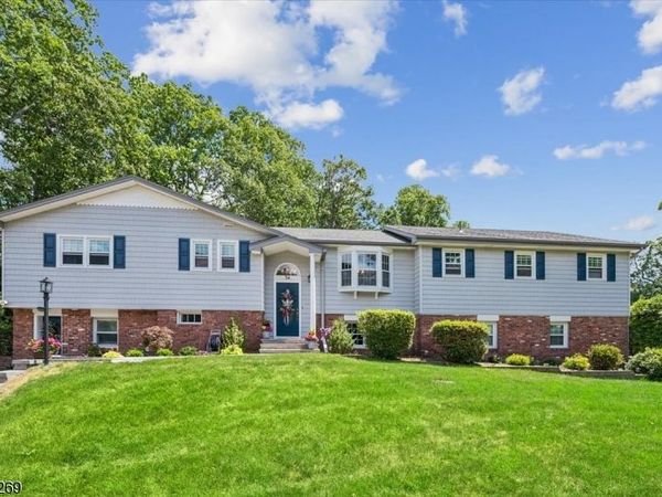 34 Woodlawn Ter, Jefferson, NJ 07849