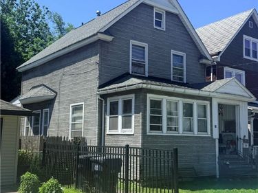 15 Crescent Place, Buffalo, NY 14218