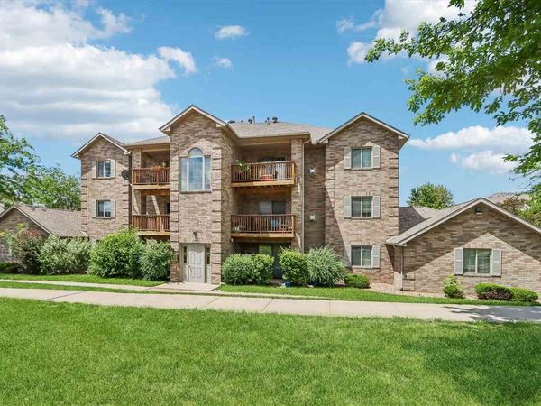 2861 Coral Ct, Unit 101, Coralville, IA 52241