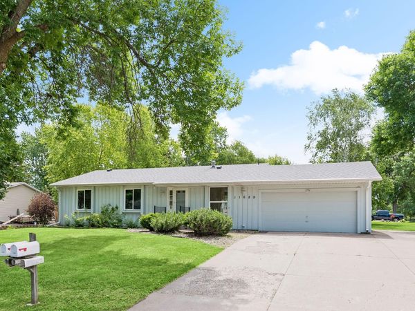 11689 99th Avenue N, Maple Grove, MN 55369