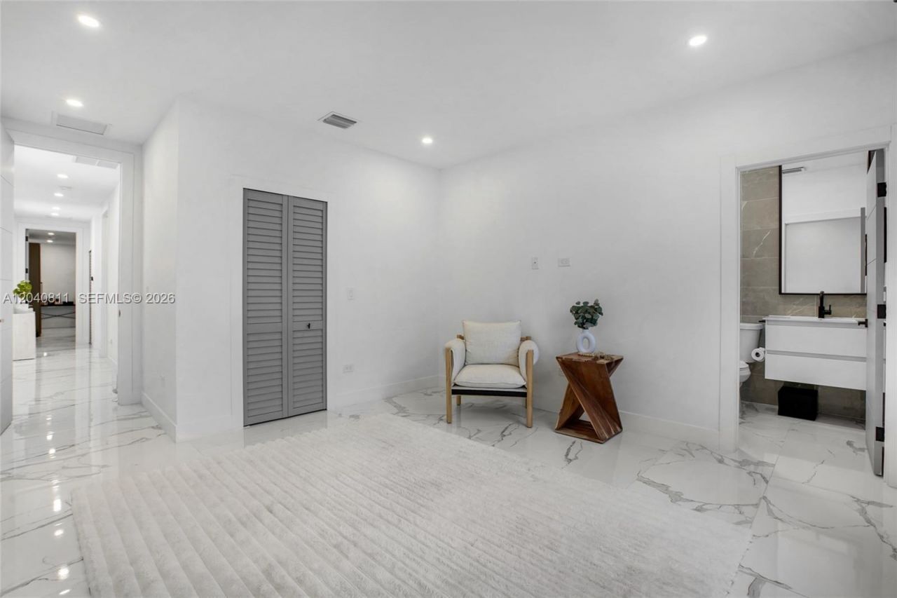 2320 SW 14th St, Miami, FL 33145 Photo