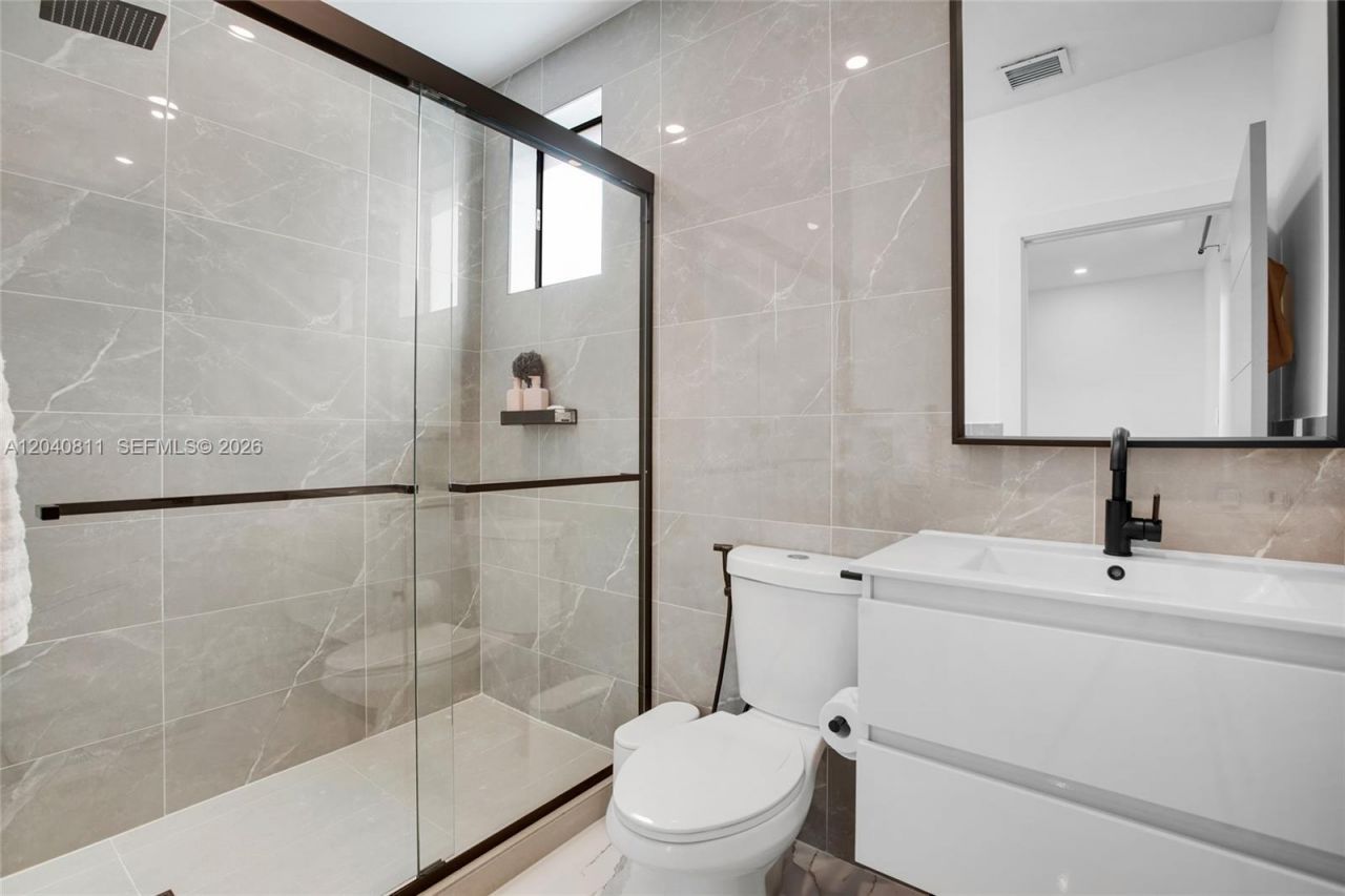 2320 SW 14th St, Miami, FL 33145 Photo