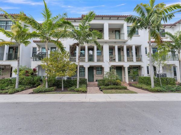 11537 SW 13th Ct , Pembroke Pines, FL 33025