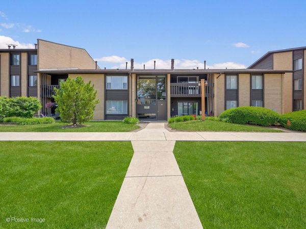 6176 Knoll Lane Court , Unit 203, Willowbrook, IL 60527