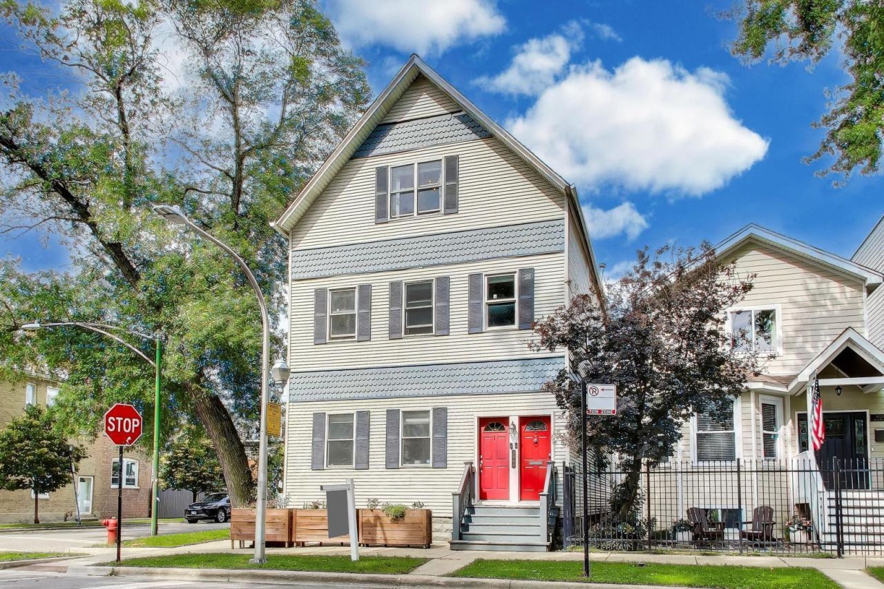 3000 N Hoyne Avenue, Unit 2, Chicago, IL 60618 Main Photo