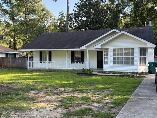 215 ELMWOOD Street , Mandeville, LA 70448
