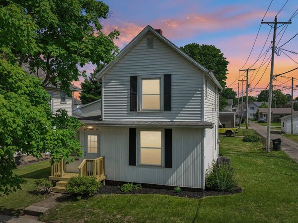 922 Pine Street, Coshocton, OH 43812