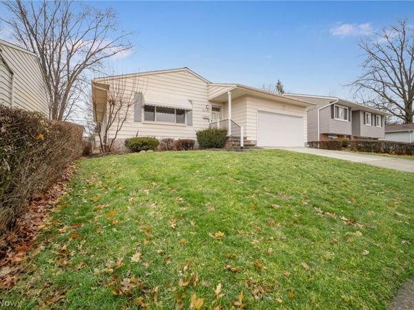 15067 Rochelle Drive , Maple Heights, OH 44137