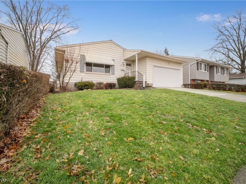 15067 Rochelle Drive , Maple Heights, OH 44137 Photo 1