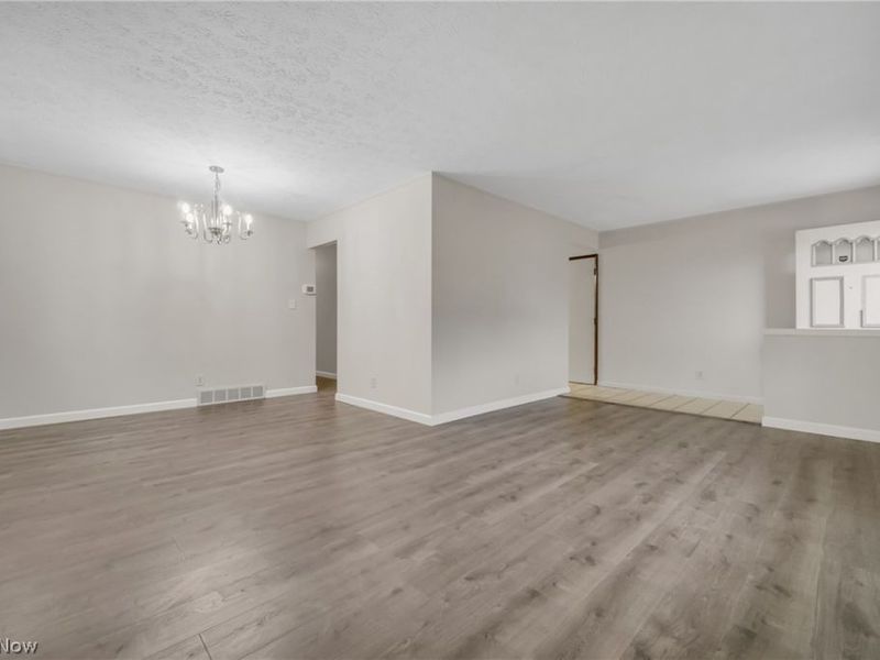 15067 Rochelle Drive , Maple Heights, OH 44137 Photo 5