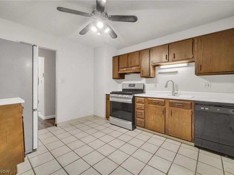 15067 Rochelle Drive , Maple Heights, OH 44137 Photo 6
