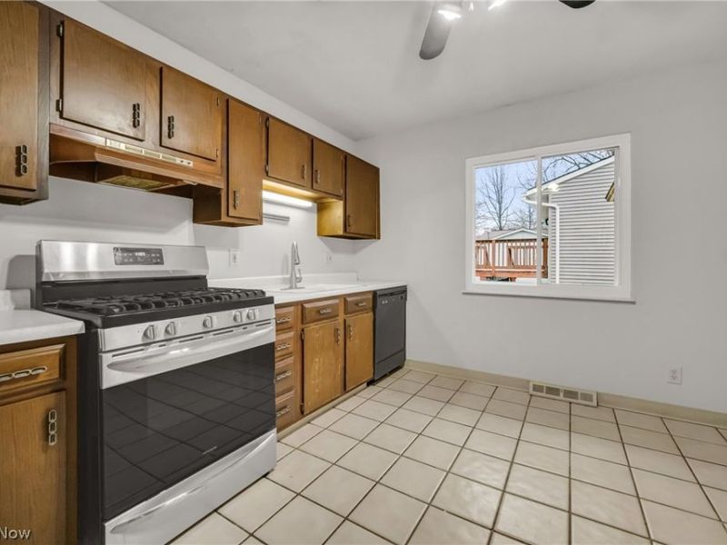 15067 Rochelle Drive , Maple Heights, OH 44137 Photo 7