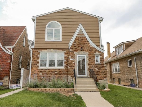 2922 N New England Avenue , Chicago, IL 60634