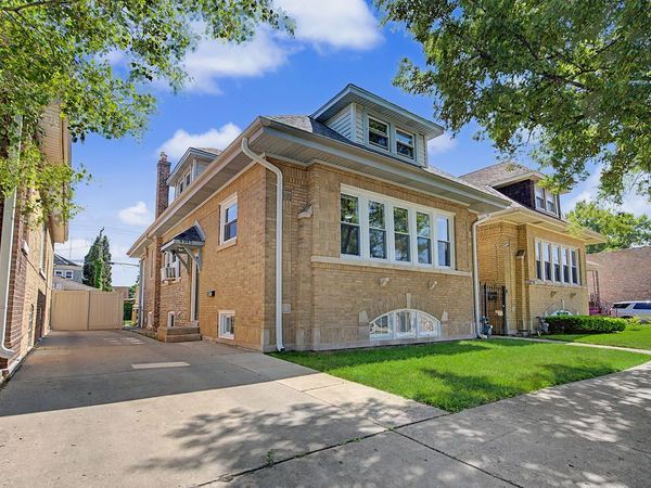 4945 W Addison Street , Chicago, IL 60641