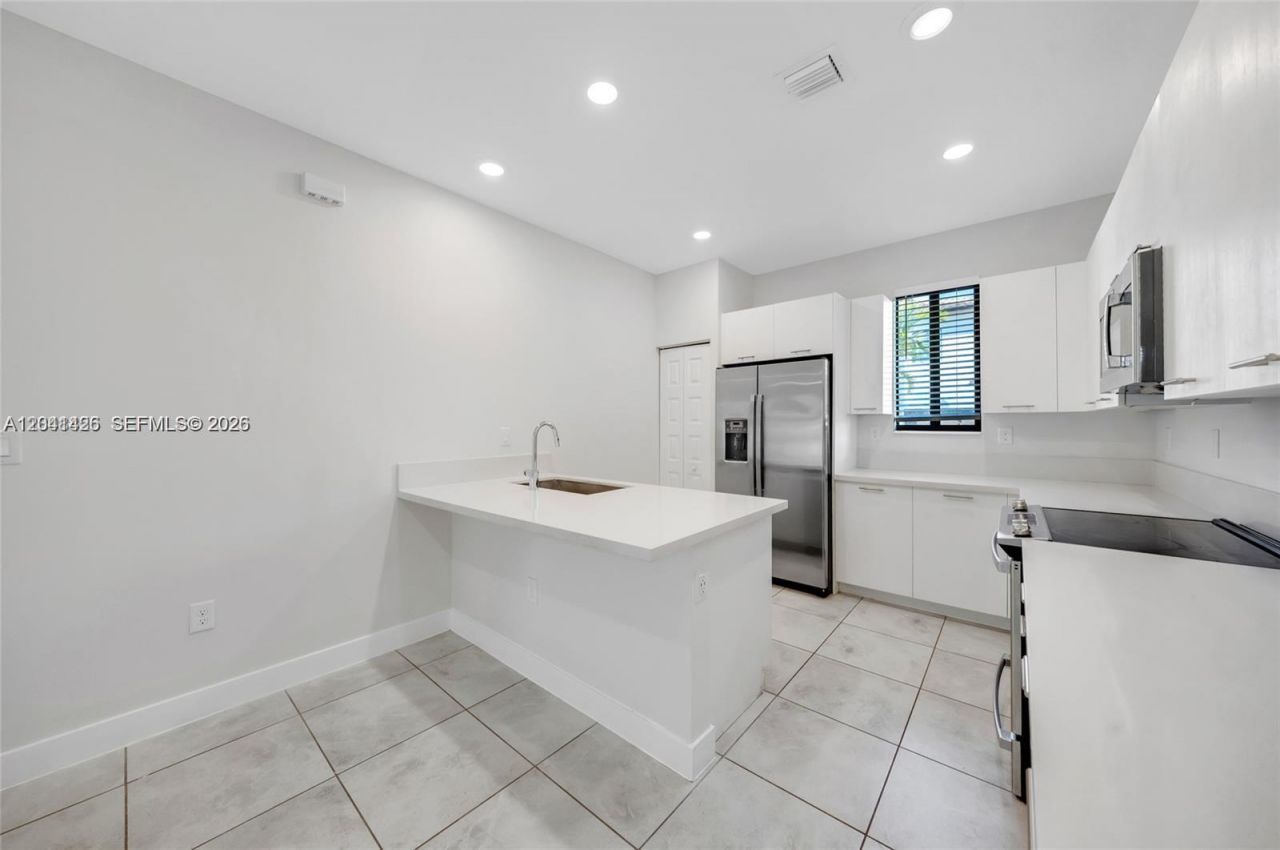 4856 NW 83rd Pkwy , Doral, FL 33166 Photo