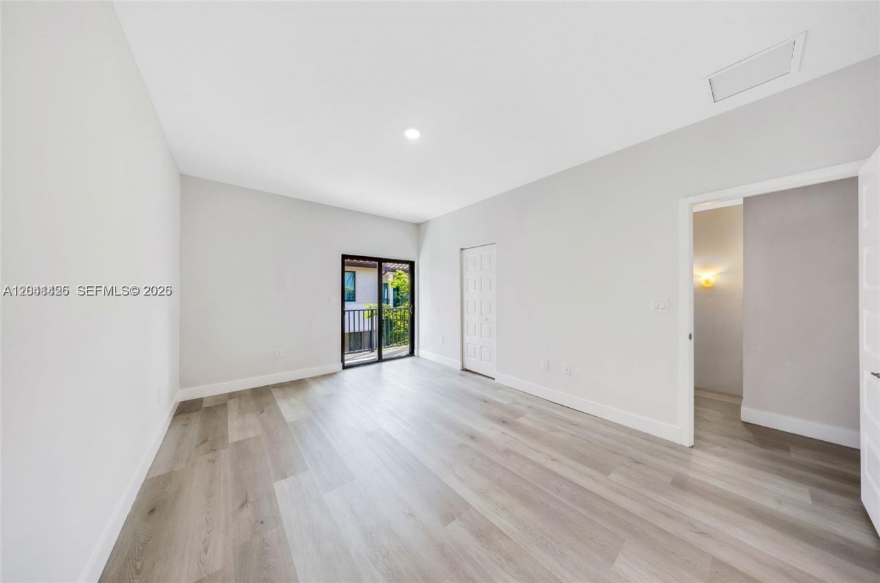 4856 NW 83rd Pkwy , Doral, FL 33166 Photo