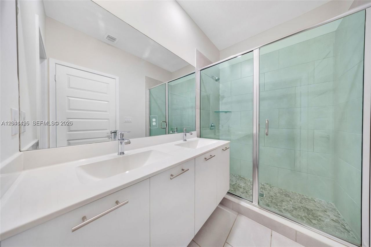 4856 NW 83rd Pkwy , Doral, FL 33166 Photo