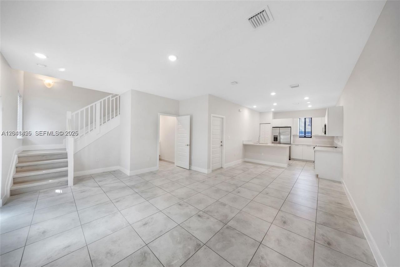 4856 NW 83rd Pkwy , Doral, FL 33166 Photo