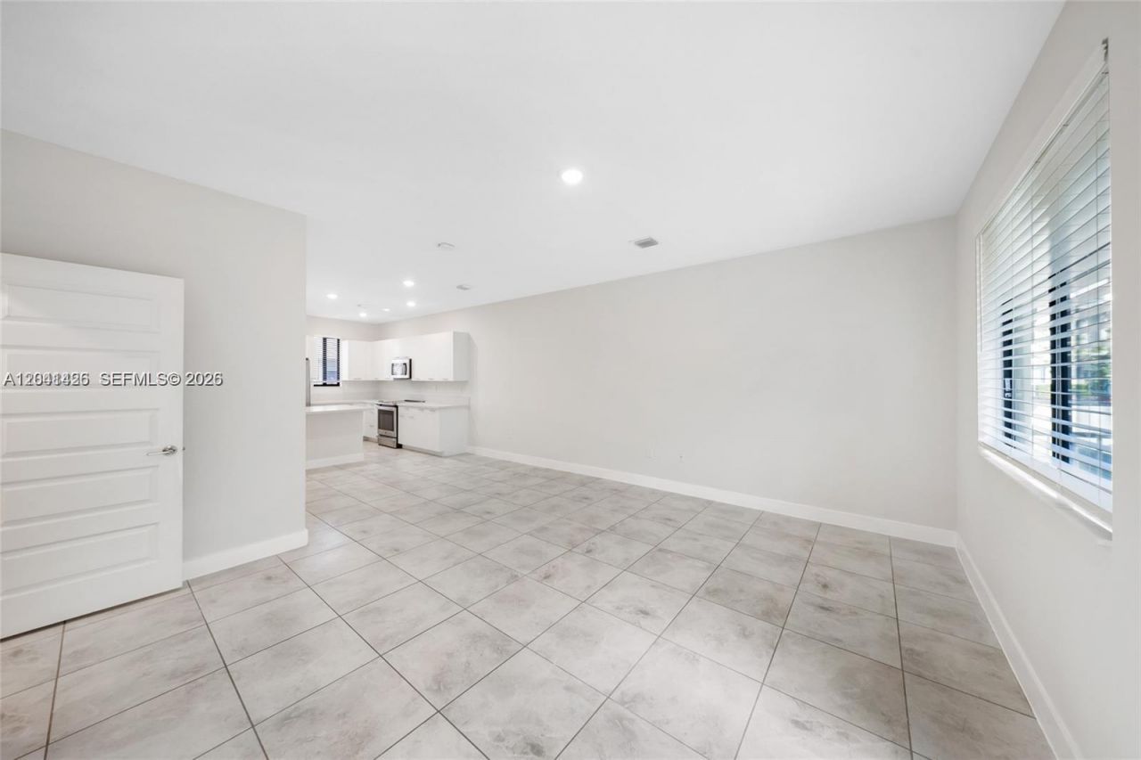 4856 NW 83rd Pkwy , Doral, FL 33166 Photo