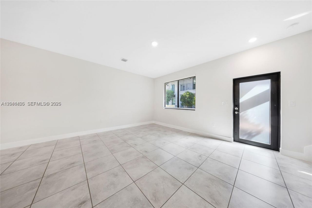 4856 NW 83rd Pkwy , Doral, FL 33166 Photo
