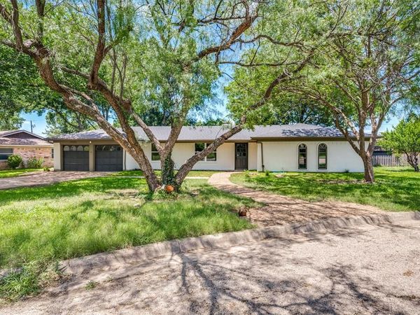 1113 Heather Court, Benbrook, TX 76126