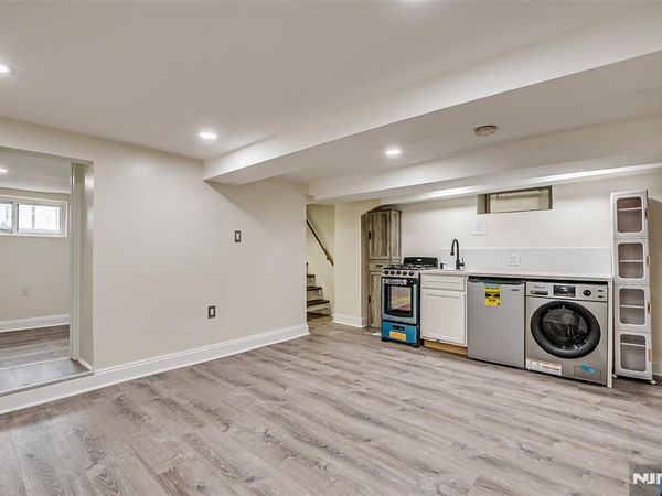 602 Avenue, BAYONNE, NJ 07002