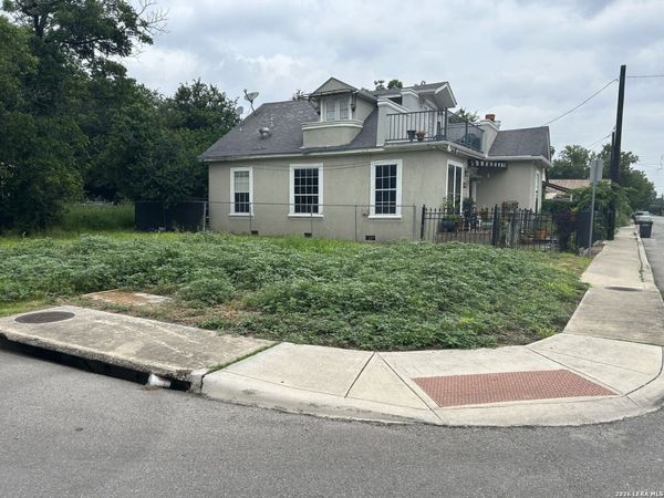 727 S Trinity St, San Antonio, TX 78207