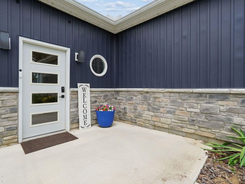 1300 E Choctaw Drive, London, OH 43140 Photo 2