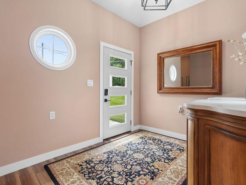 1300 E Choctaw Drive, London, OH 43140 Photo 3