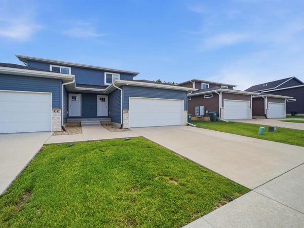 4240 Mourning Dove Drive, Waterloo, IA 50702