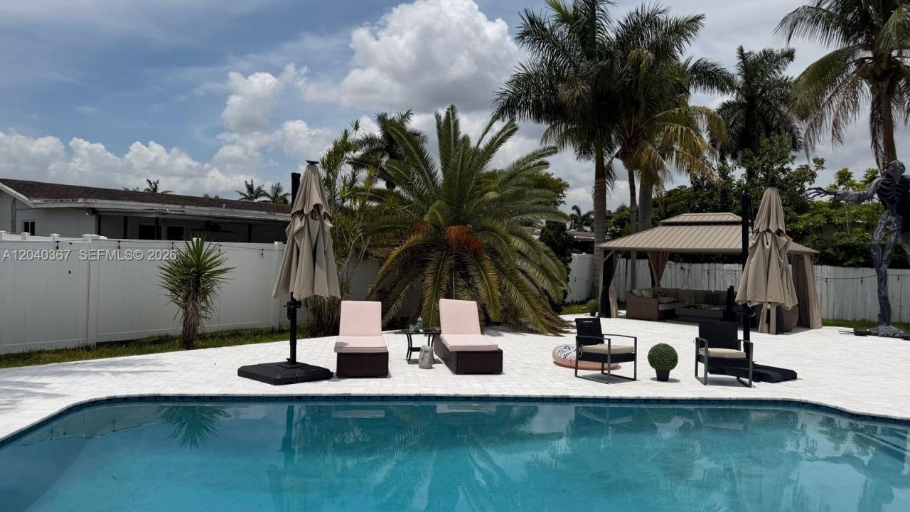 10450 NW 19th St , Pembroke Pines, FL 33026 Photo