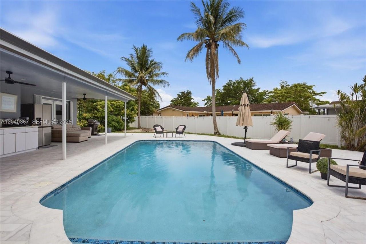 10450 NW 19th St, Pembroke Pines, FL 33026 Photo