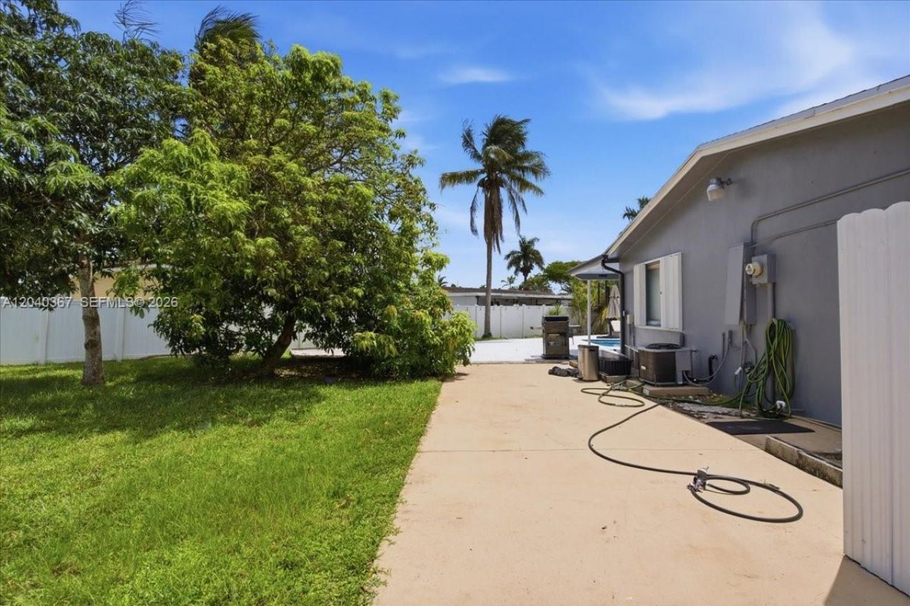 10450 NW 19th St, Pembroke Pines, FL 33026 Photo