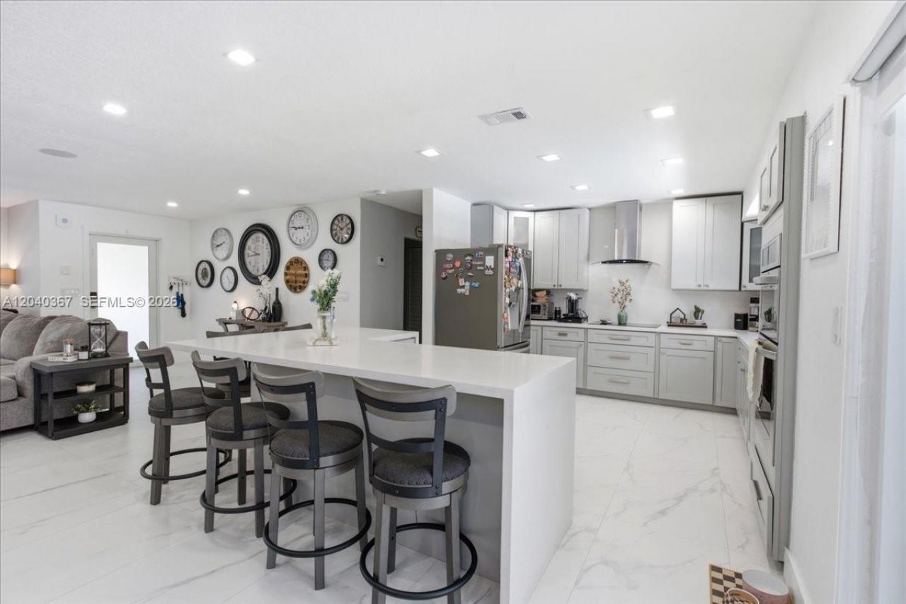 10450 NW 19th St, Pembroke Pines, FL 33026 Photo