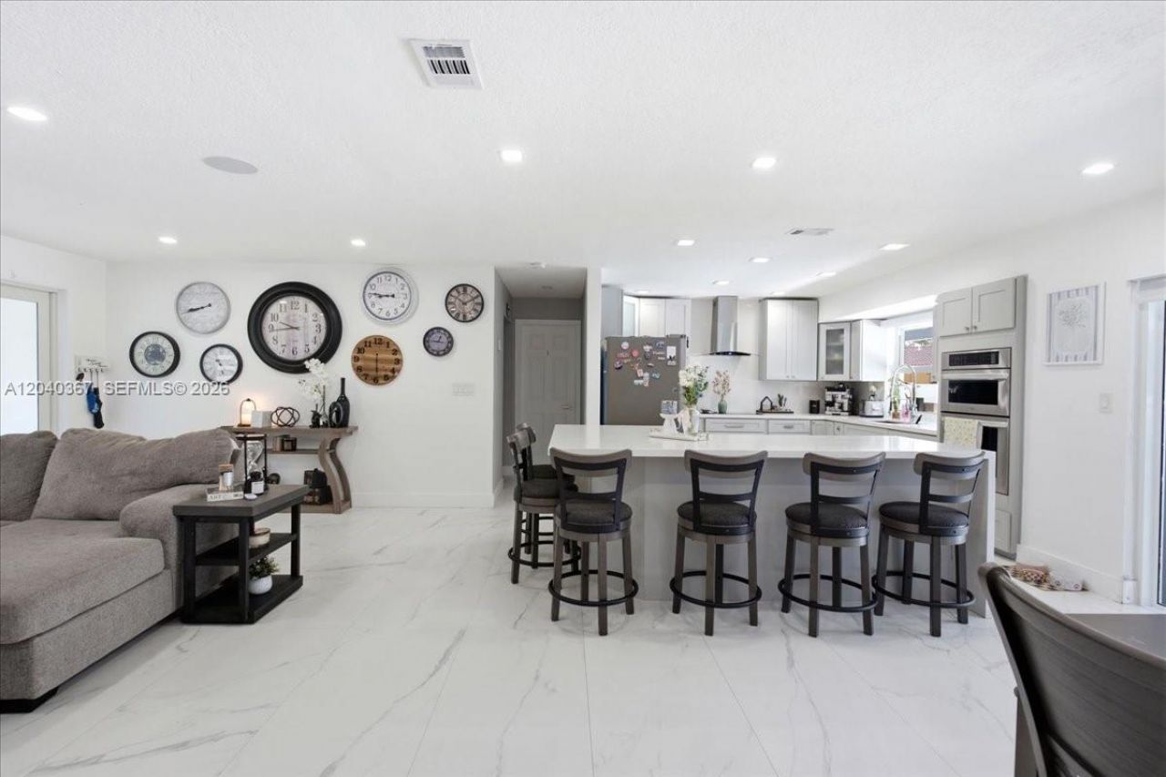 10450 NW 19th St, Pembroke Pines, FL 33026 Photo