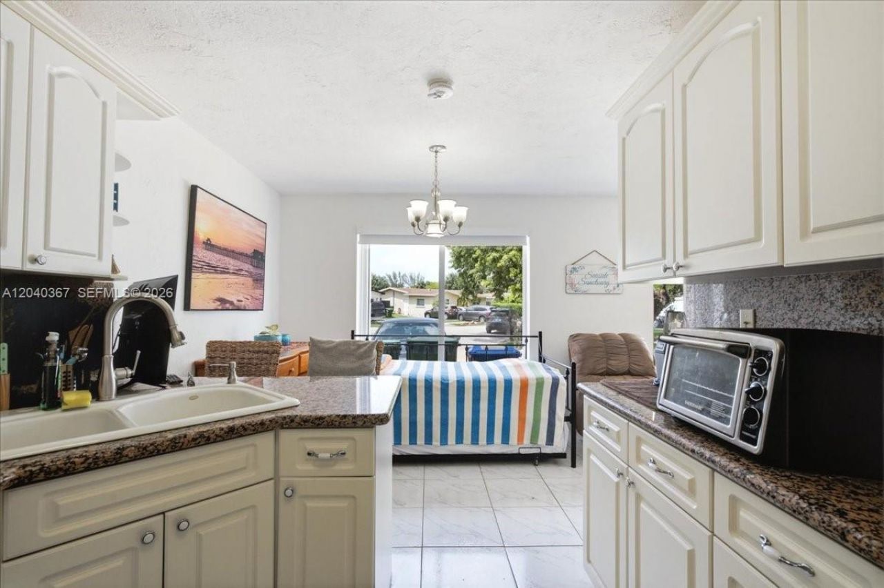 10450 NW 19th St, Pembroke Pines, FL 33026 Photo