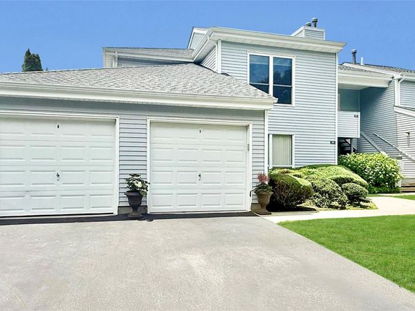 102 Hampton Vista Drive , Manorville, NY 11949