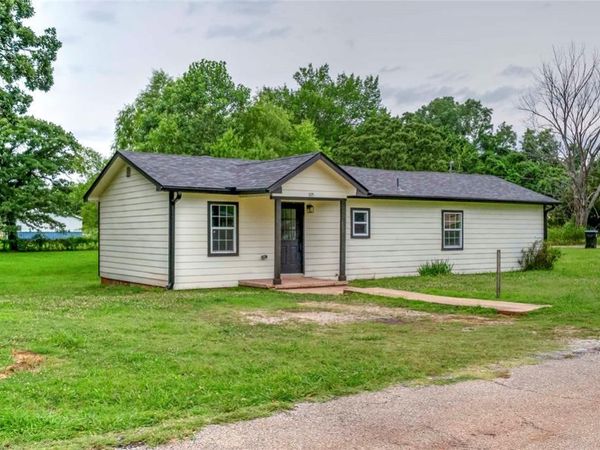 105 S Broadway , Davenport, OK 74026